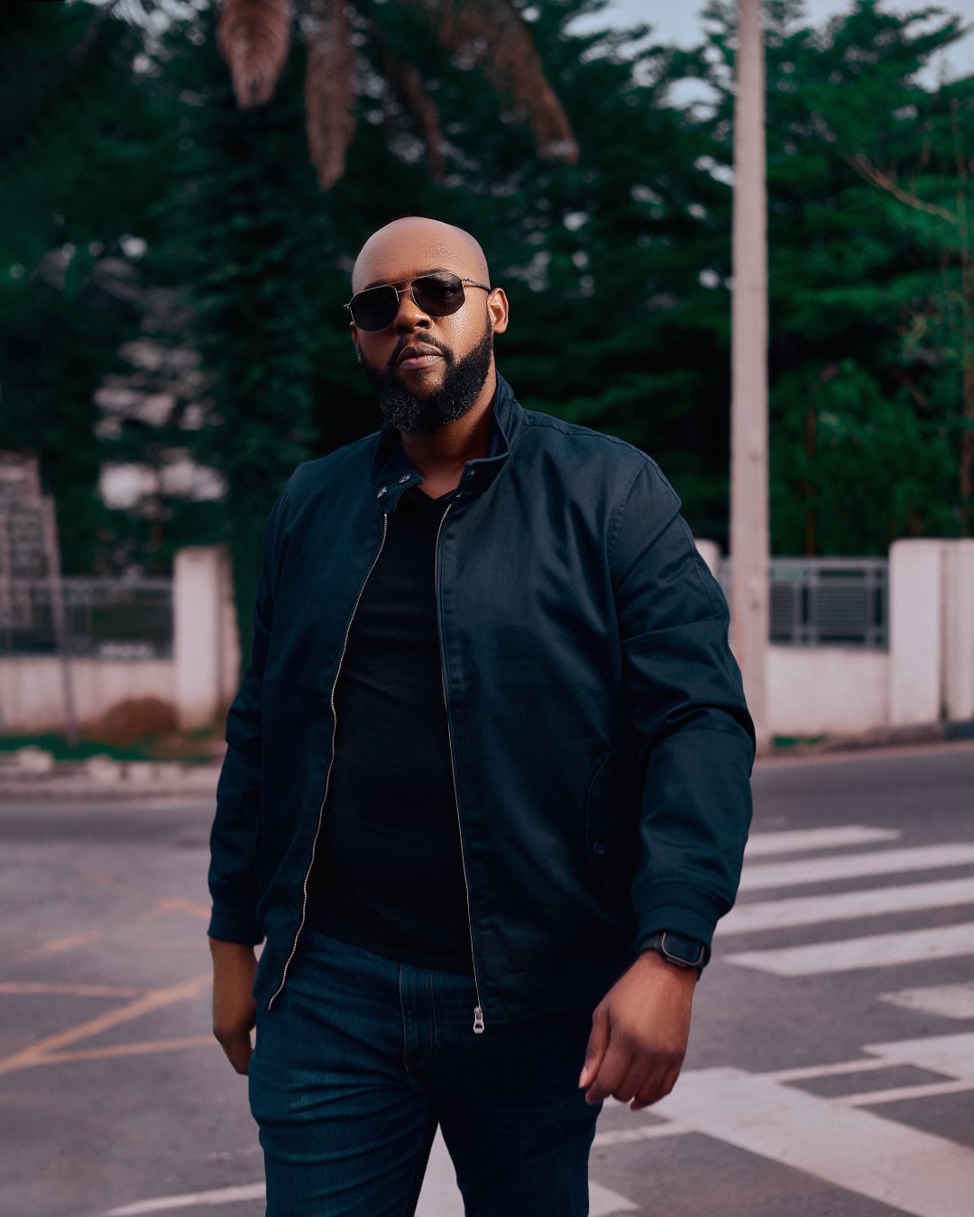 Big DL fashion-forward artist portrait