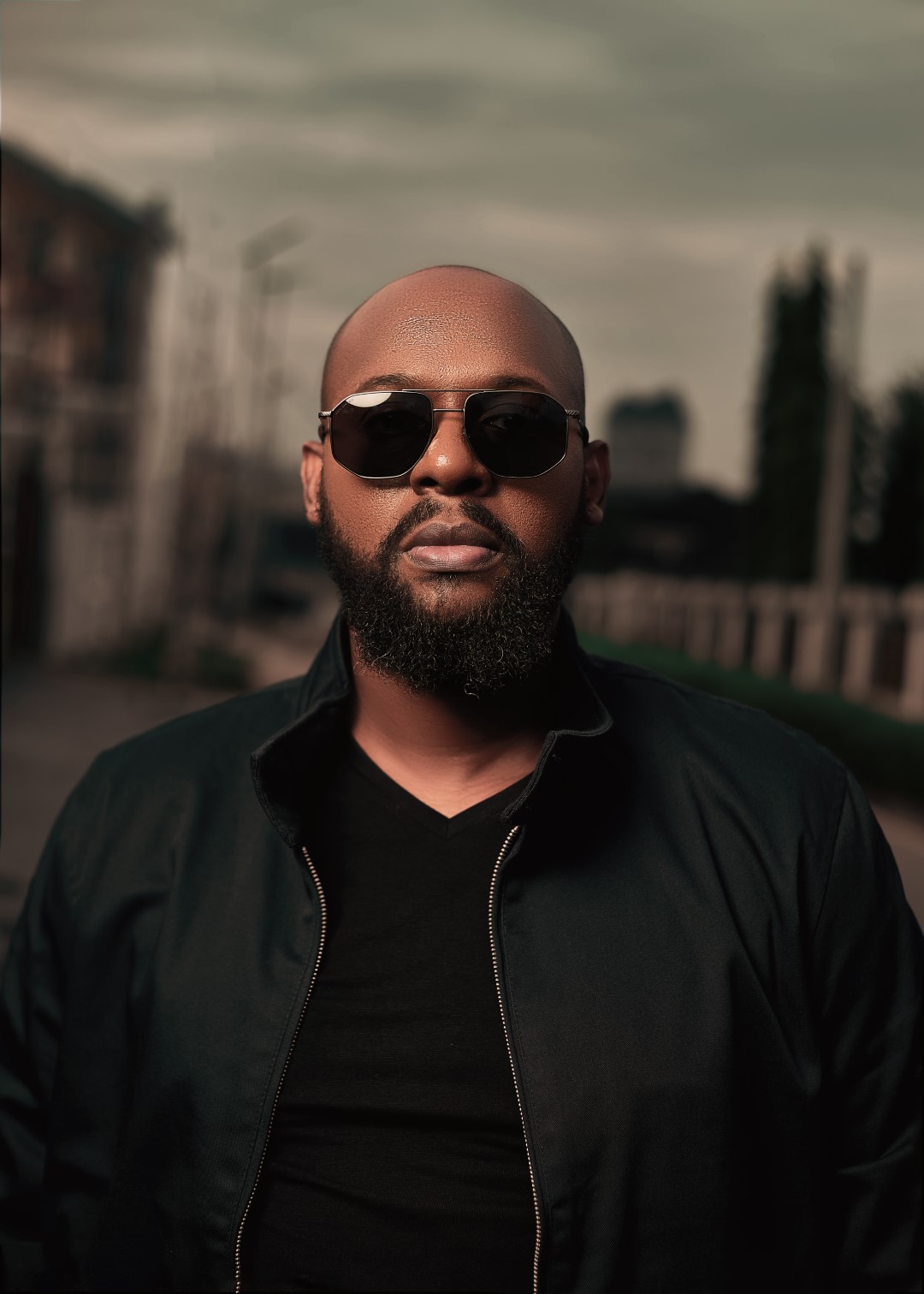 Big DL dramatic black and white portrait